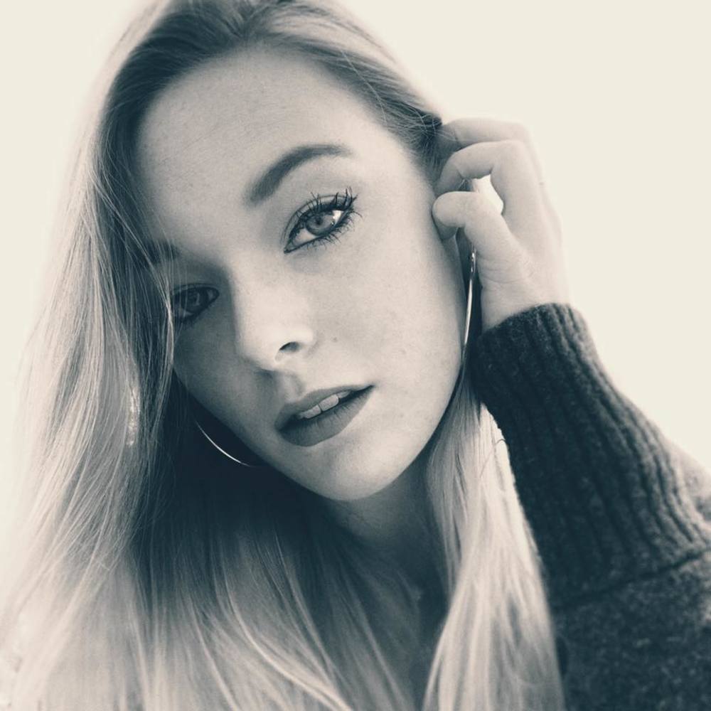 Meet your Posher, Chloe